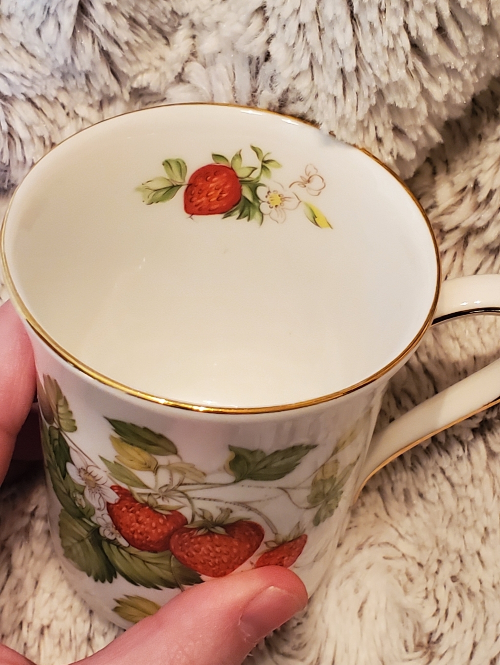 Vintage Rosina-QUEEN'S Fine Bone China VIRGINA STRAWBERRY Gold Trim FLAT MUG - Picture 7 of 8